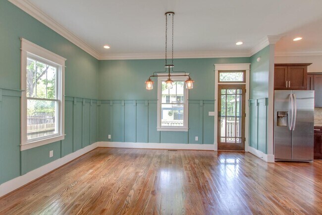 Building Photo - Stunning 4 Bedroom / Amazing Location / Fenced in Backyard / Beautiful Covered Front Porch