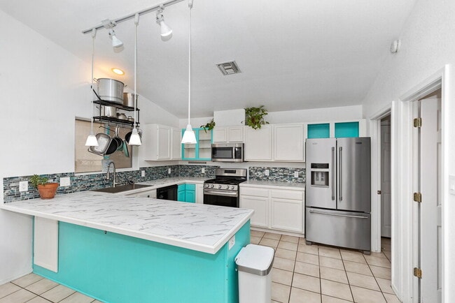 Building Photo - "3-Bedroom, 2-Bathroom Solar Home with a Pool in Mesa Del Sol!"