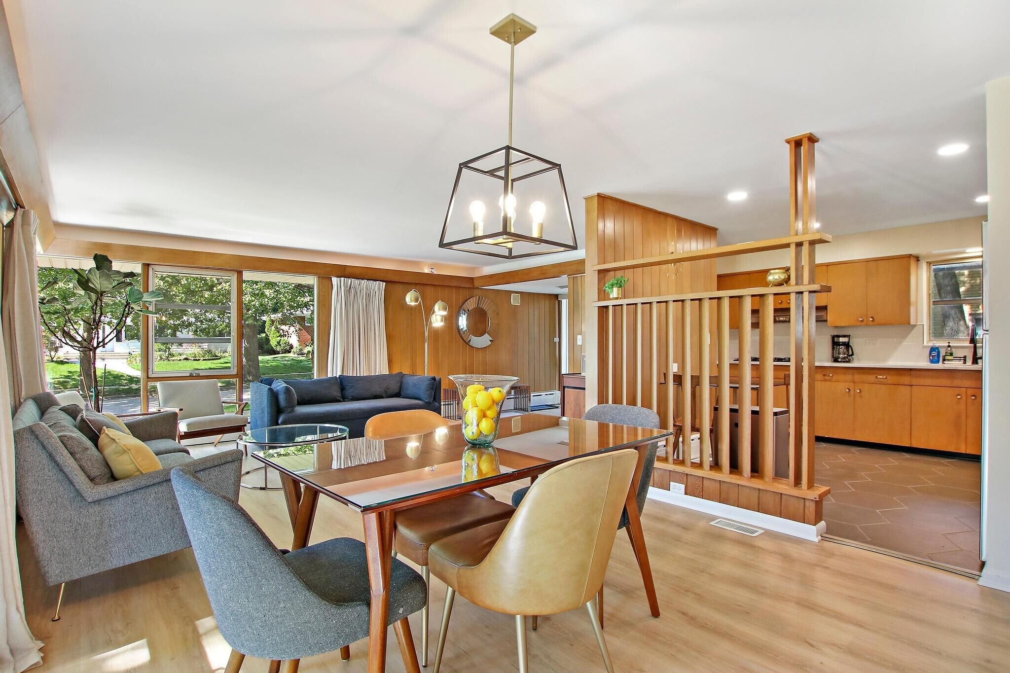 Building Photo - 435 Lynn Terrace