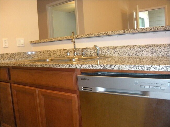 Building Photo - 114 E 31st St