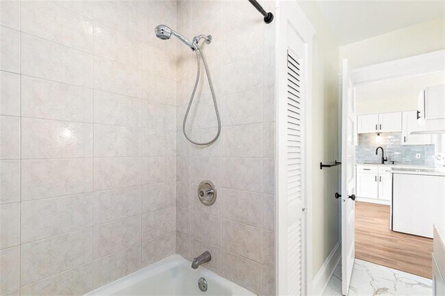 Building Photo - 2 Ann St