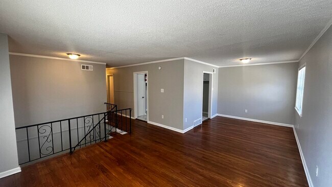 Building Photo - 2547 Courtney Dr