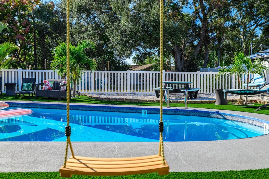 Building Photo - 1679 Tampa Rd