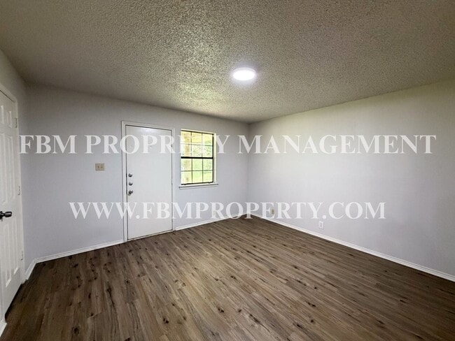 Building Photo - 221 Highland Ave