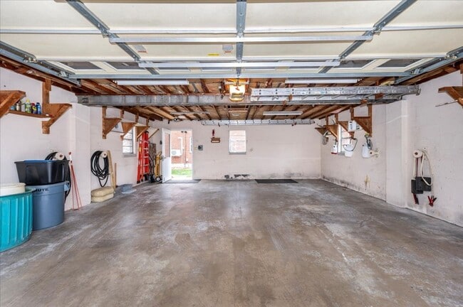 Building Photo - 116-118 Linden Avenue