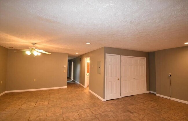 Building Photo - 516 Pearl Ave