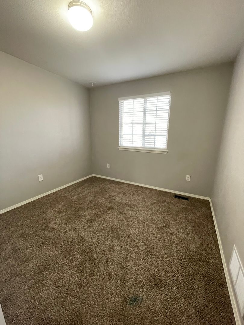 Building Photo - 6511 Stagecoach Ave