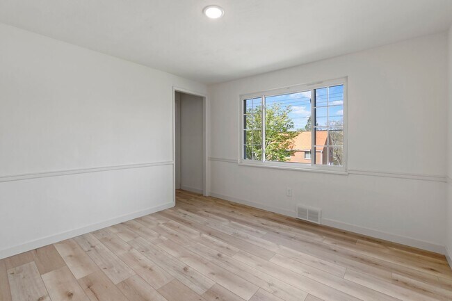 Building Photo - READY NOW!! FULLY RENOVATED 3 Bedroom in PENN HILLS