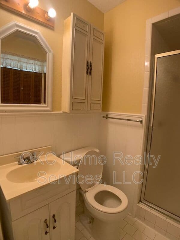 Building Photo - 2808 N Ditmer Rd