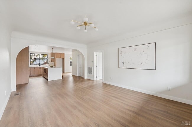 Building Photo - 735 Hunt Ave