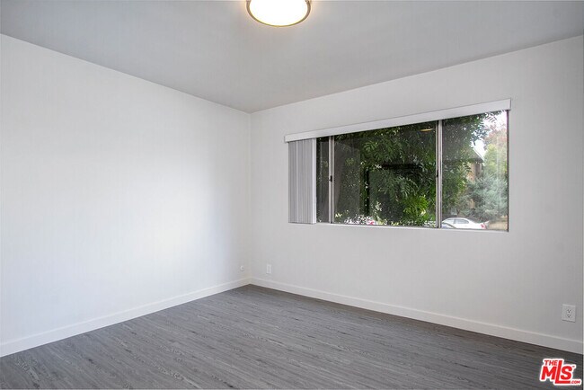 Building Photo - 450 S Los Robles Ave