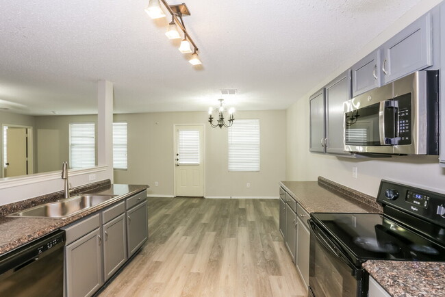 Building Photo - 321 Daisy Ln