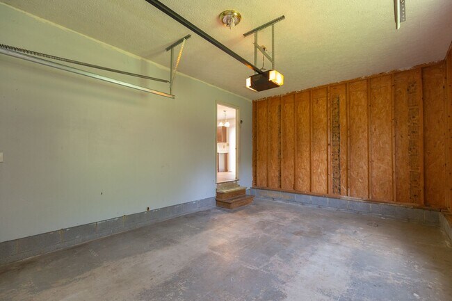 Building Photo - 84 Dozer Ln