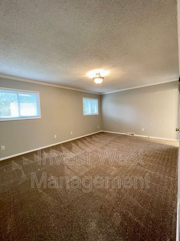 Building Photo - 6224 NW Dogwood Dr