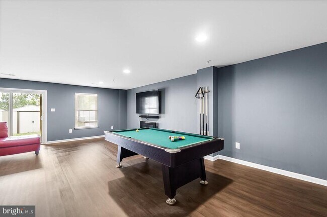 Building Photo - 5758 Barts Way