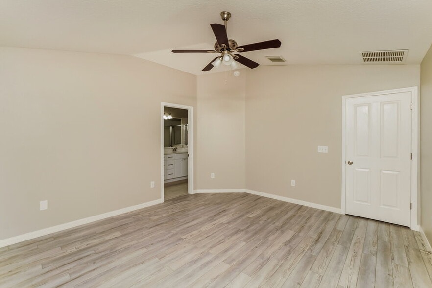 Building Photo - 9464 Southern Charm Cir