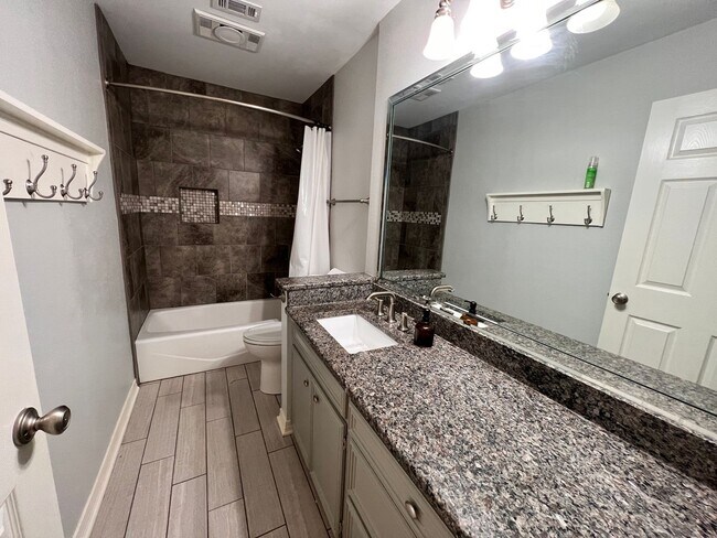 Building Photo - 7642 Chesapeake Dr