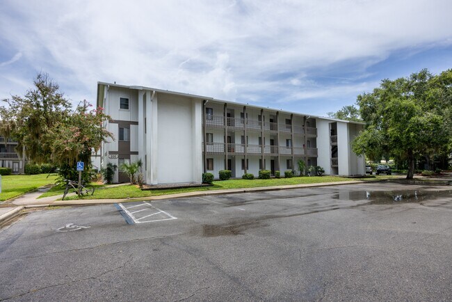 Building Photo - 6519 W Newberry Rd
