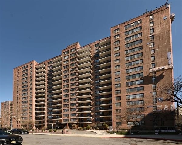 Building Photo - 10 Huron Ave