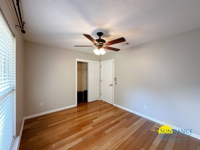 Building Photo - Lakefront home with Enclosed pool centered between Eglin and Hurlburt