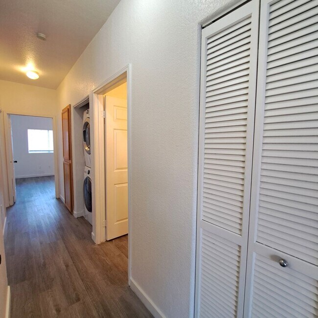 Building Photo - Manzanita Condominium:  Three Bedroom Avai...