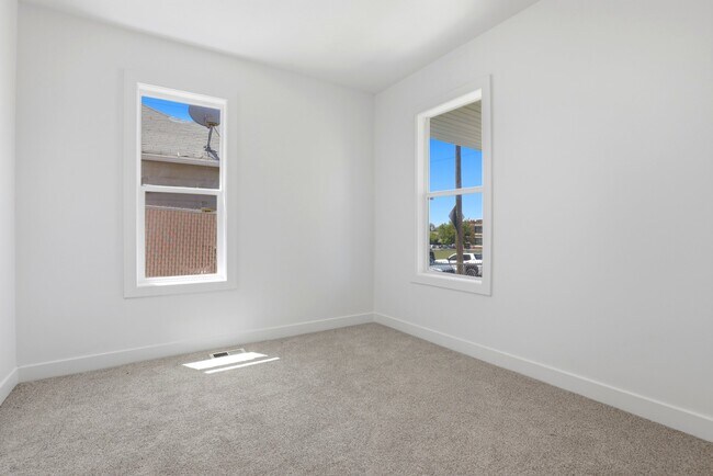 Building Photo - 823 S 1000 E