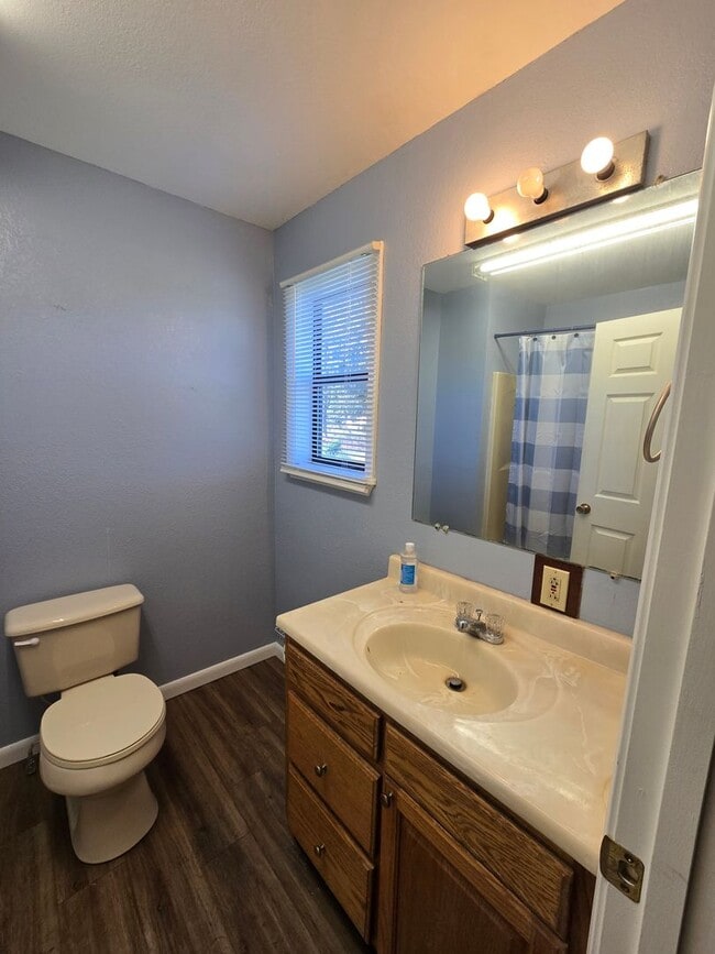 Building Photo - 1 Bed/ 1 Bath Duplex in Desha