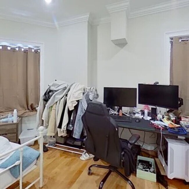 Building Photo - Allston 3 Bed / 2 Bath – W/D in Unit – 950 Sq Ft – 9/1