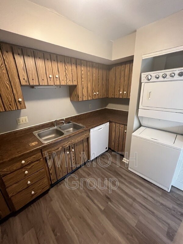 Building Photo - 1320 Millerwood Dr