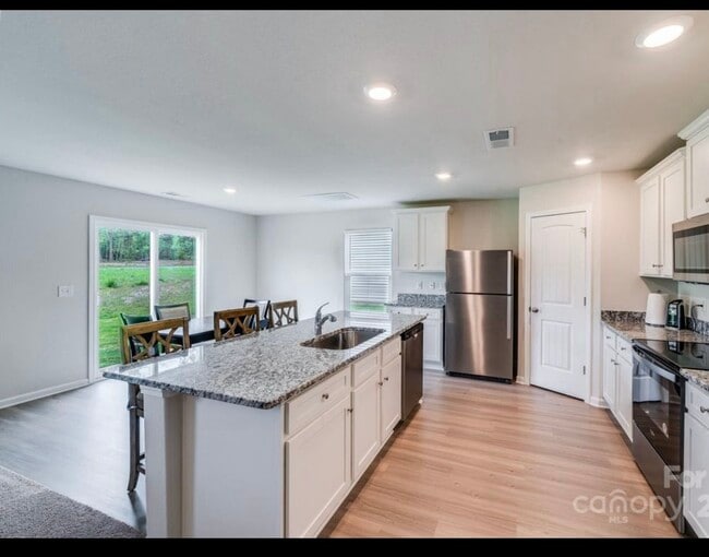 Building Photo - 600 Lamorak Pl