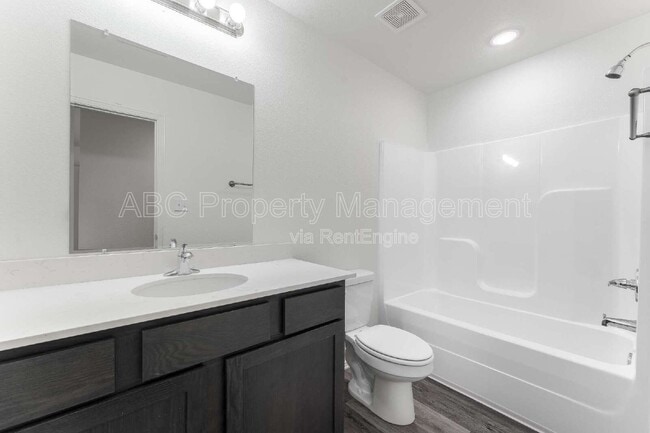 Building Photo - 955 S Benchmark Ln
