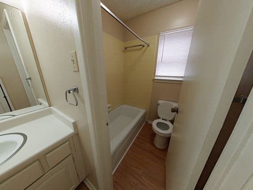 Building Photo - 622 Chauncey Dr