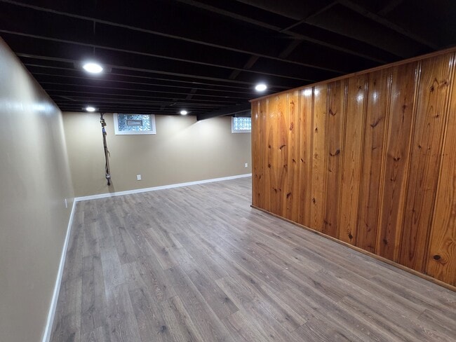 Building Photo - 1358 Highmont Dr