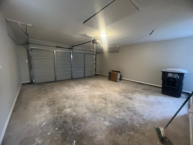 Building Photo - Updated in North Bossier.. Close to Barksdale Air Force Base..