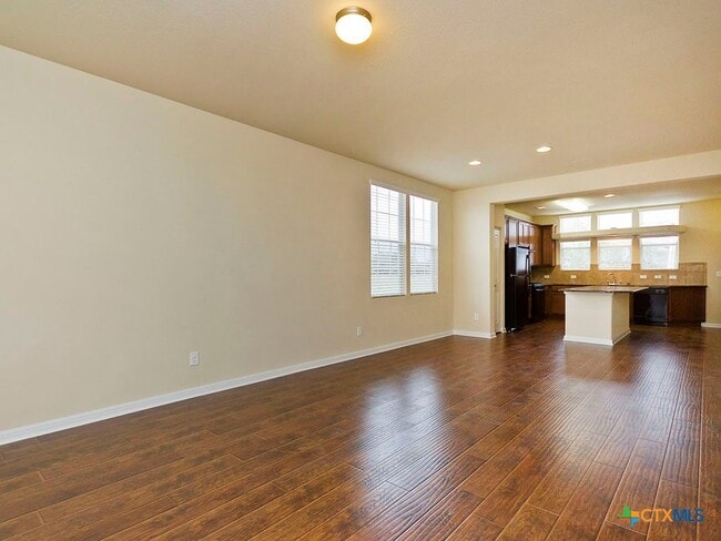 Building Photo - 335 Rachel St