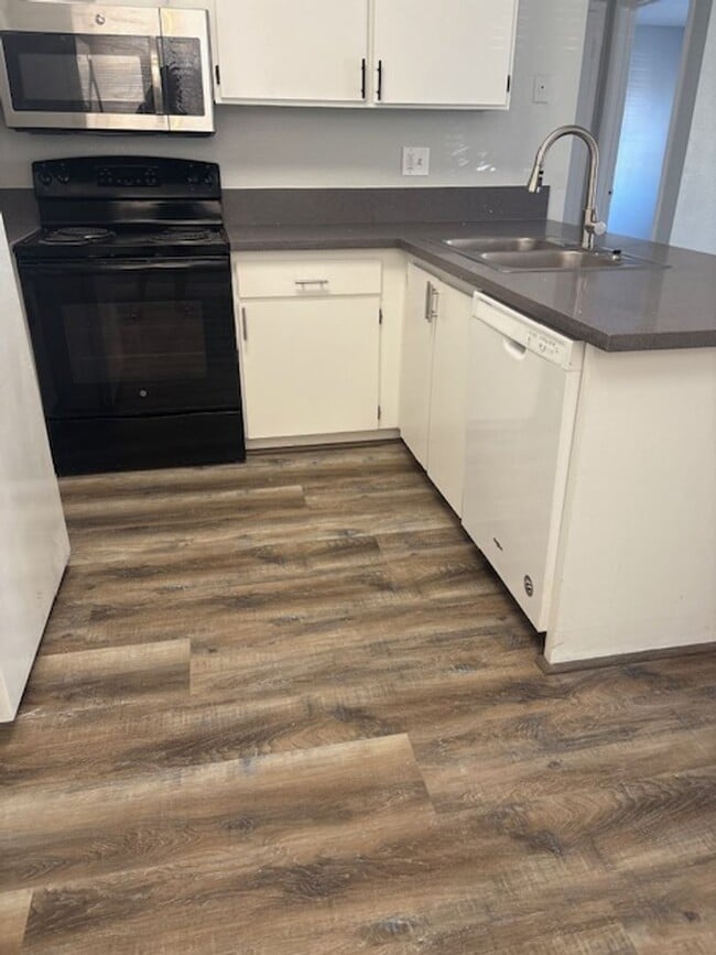 Building Photo - 2665 Bryandouglas Dr