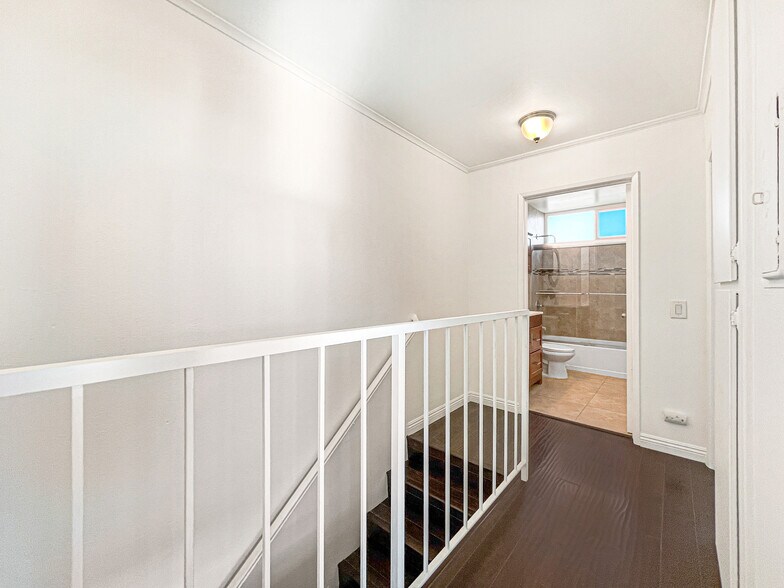 Building Photo - 960 N San Vicente Blvd