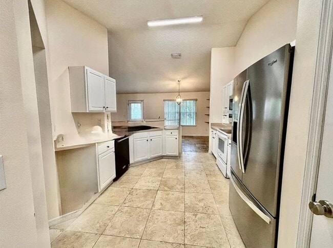 Building Photo - 4-Bedroom / 2-Bathroom Home in Palm Coast