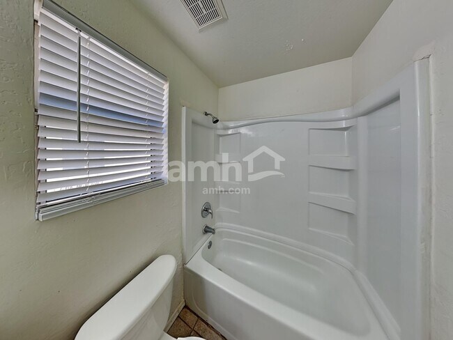 Building Photo - 11038 E Delta Ave