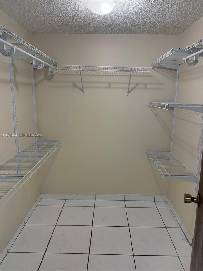 Building Photo - 10090 NW 80th Ct