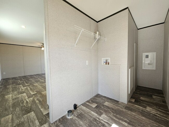 Building Photo - 1054 Myakka Dr