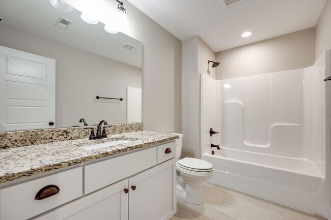 Building Photo - 1725 Oakvale Dr