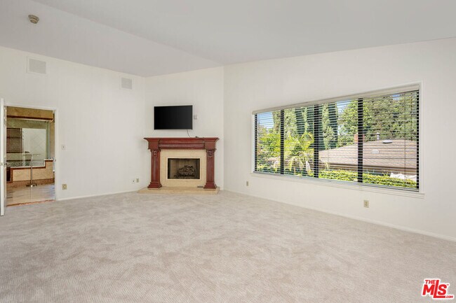 Building Photo - 13031 Magnolia Blvd