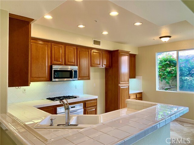 Building Photo - 281 Mesa Dr