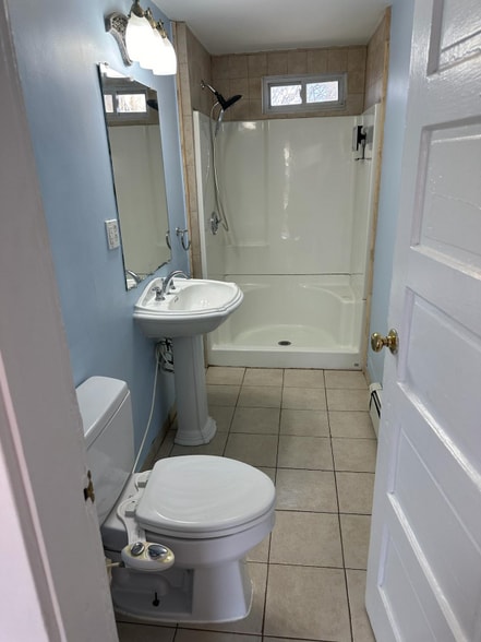 Building Photo - 54 Eaton St