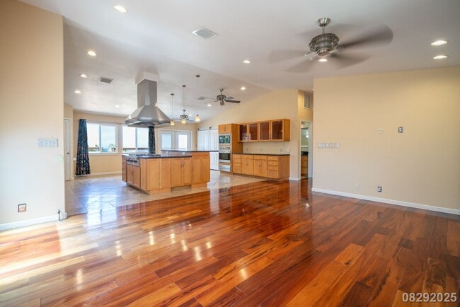 Building Photo - 3 Bedroom 3 Bathroom pet negotiable SFH in...