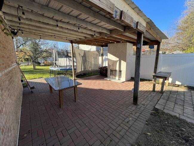 Building Photo - 220 N Graylynn Dr