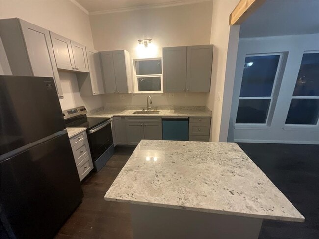 Building Photo - 104 S Broad St