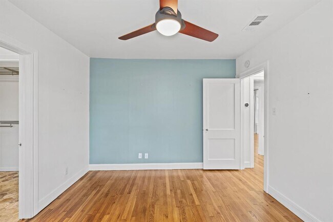 Building Photo - 1318 Bonham Terrace