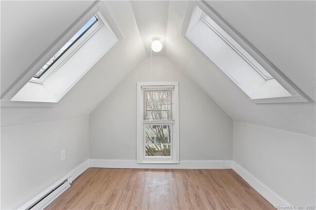 Building Photo - 393 Huntington St